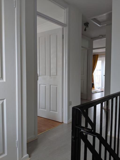 Private 2 Bed Flat Close To Excel & City Airport London Bagian luar foto