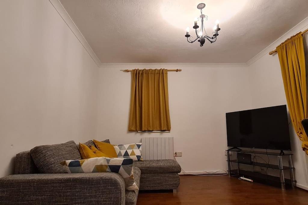 Private 2 Bed Flat Close To Excel & City Airport London Bagian luar foto