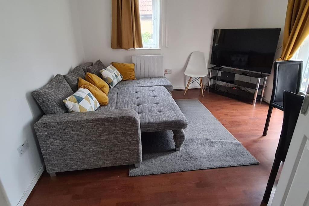 Private 2 Bed Flat Close To Excel & City Airport London Bagian luar foto